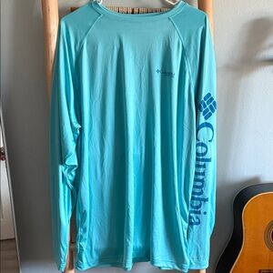 Columbia Men's Aqua Blue Long Sleeve Shirt